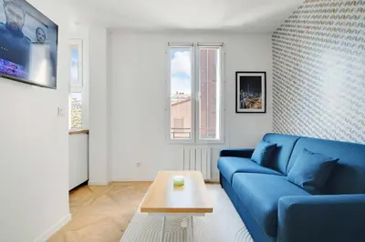 Coin salon dans l'établissement Charming Appt - 1BDR 4P - Saint Ouen
