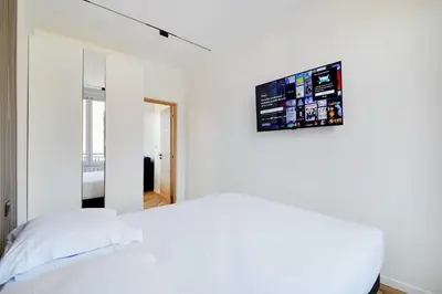 Télévision ou salle de divertissement dans l'établissement Charming Appt - 1BDR 4P - Saint Ouen