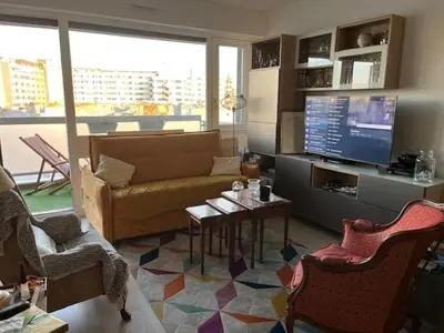 Télévision ou salle de divertissement dans l'établissement 4-bed apartment PARIS 12