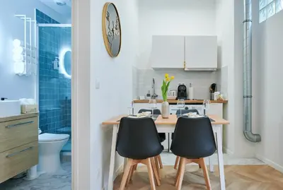 Cuisine ou kitchenette dans l'établissement Cozy & Family - Family 2BR Retreat - Paris 14 ème - Netflix & Treats
