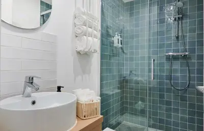 Salle de bains dans l'établissement Cozy & Family - Family 2BR Retreat - Paris 14 ème - Netflix & Treats