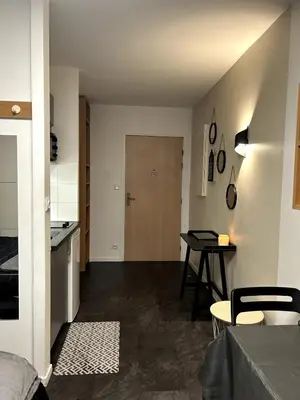 Cuisine ou kitchenette dans l'établissement Une pièce Issy-les-Moulineaux
