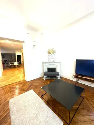 Télévision ou salle de divertissement dans l'établissement Appartements Auteuil Paris 16