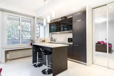 Cuisine ou kitchenette dans l'établissement GuestReady - Bright charm with a terrace