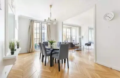 Coin salon dans l'établissement Luxe Appartement Des Champs-Élysée