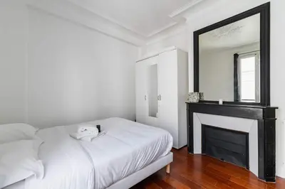 Un ou plusieurs lits dans un hébergement de l'établissement Appartement coeur paris 16 victor hugo - 4P