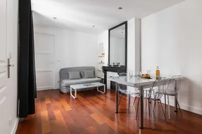 Coin salon dans l'établissement Appartement coeur paris 16 victor hugo - 4P