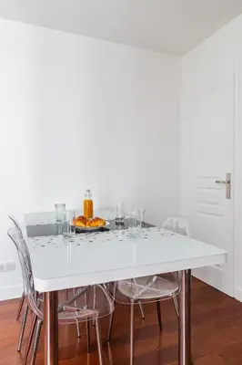 Boissons dans l'établissement Appartement coeur paris 16 victor hugo - 4P
