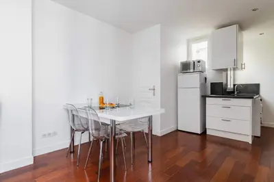 Cuisine ou kitchenette dans l'établissement Appartement coeur paris 16 victor hugo - 4P