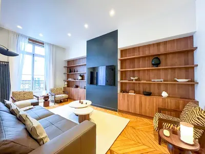 Télévision ou salle de divertissement dans l'établissement Urban Flat 197 - Prestige Saint Honore