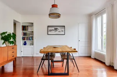 Bibliothèque dans l'appartement
