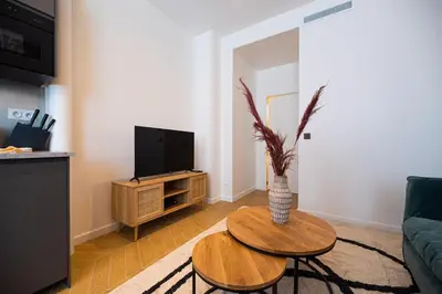Télévision ou salle de divertissement dans l'établissement 2Cozy1BR#Exhibition Centre