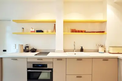 Cuisine ou kitchenette dans l'établissement Grand studio pour 4p Paris 14
