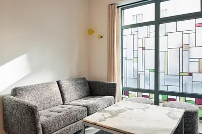 Coin salon dans l'établissement Grand studio pour 4p Paris 14