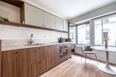 Cuisine ou kitchenette dans l'établissement Studio Cozy Design - Batignolles