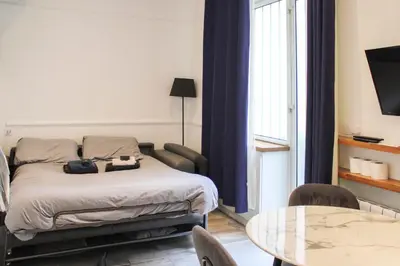 Un ou plusieurs lits dans un hébergement de l'établissement Nice Studio Near Eiffel Tower