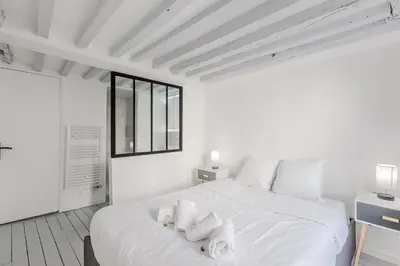 Un ou plusieurs lits dans un hébergement de l'établissement Apartment Cosy 3P Quartier République