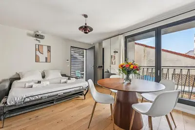 Un ou plusieurs lits dans un hébergement de l'établissement Double Apartment l 15min from Eiffel Tower by Car