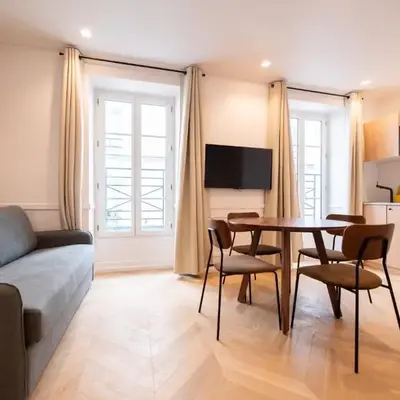 Austerlitz & Bastille's Home