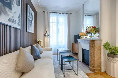 Coin salon dans l'établissement Luxury 2-Bedroom for 6 - Avenue Montaigne