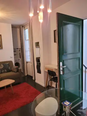 Coin salon dans l'établissement Studio calme proche Montmartre et Batignolles - Metro 13 et 14