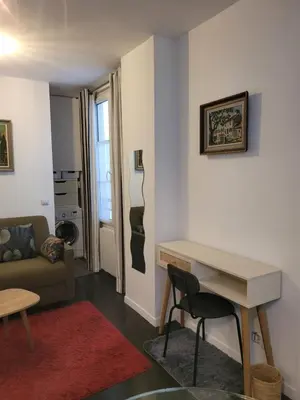 Coin salon dans l'établissement Studio calme proche Montmartre et Batignolles - Metro 13 et 14