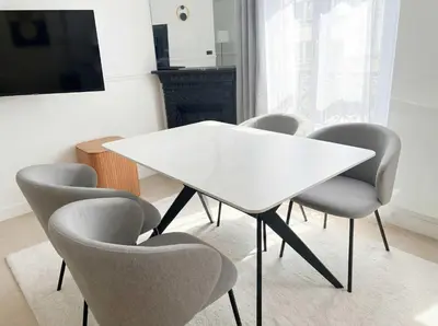 Télévision ou salle de divertissement dans l'établissement Golden Triangle AC by Melvane