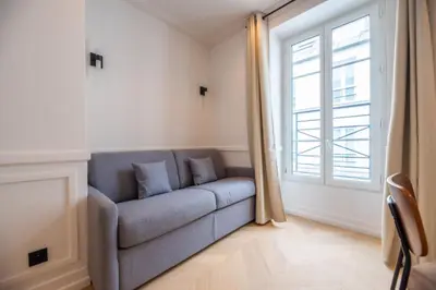 Coin salon dans l'établissement Lovely Flat near Rue Crémieux & Bastille