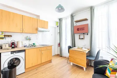 Cuisine ou kitchenette dans l'établissement GuestReady - Stylish Escape in Folie-Méricourt