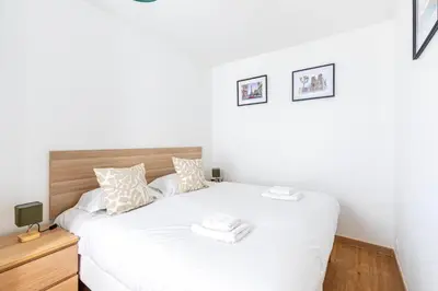 Un ou plusieurs lits dans un hébergement de l'établissement GuestReady - Stylish Escape in Folie-Méricourt