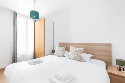 Un ou plusieurs lits dans un hébergement de l'établissement GuestReady - Stylish Escape in Folie-Méricourt