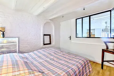 Un ou plusieurs lits dans un hébergement de l'établissement Atelier Bleu Charmant petit Loft