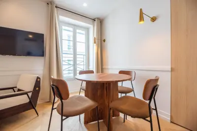Télévision ou salle de divertissement dans l'établissement 1 Bedroom Flat - Crémieux, Bastille