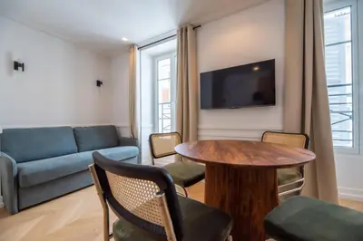 Télévision ou salle de divertissement dans l'établissement Cute one bedroom Flat near Bastille
