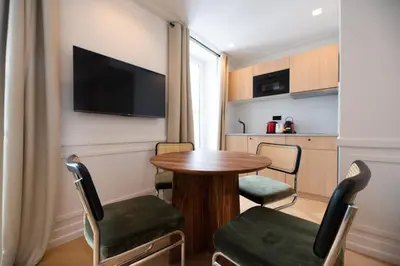 Télévision ou salle de divertissement dans l'établissement Cute one bedroom Flat near Bastille