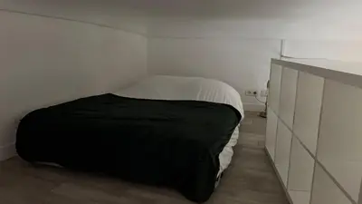Un ou plusieurs lits dans un hébergement de l'établissement Practical Lodging near Le Louvre