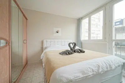 Un ou plusieurs lits dans un hébergement de l'établissement appartement saint ouen sur Seine