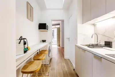 Cuisine ou kitchenette dans l'établissement Appartement proche Tour Eiffel