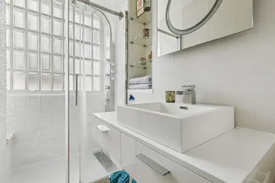 Salle de bains dans l'établissement Apartment Balcony Paris 16 Auteuil, Parc Des Princes