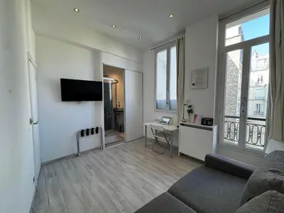 Télévision ou salle de divertissement dans l'établissement Luxury appartement 165m2 Paris 16 Victor Hugo Etoile AC