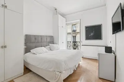Télévision ou salle de divertissement dans l'établissement Luxury appartement 165m2 Paris 16 Victor Hugo Etoile AC