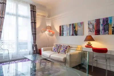 Coin salon dans l'établissement Appartement Champs Elysées