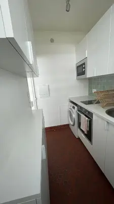 Cuisine ou kitchenette dans l'établissement Grand studio fonctionnel, calme et ensoleillé