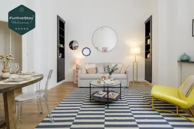 Coin salon dans l'établissement Furtive - Mairie de Neuilly
