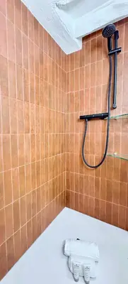 Salle de bains dans l'établissement Opera - Premium apartment with lift near Gare de l'Est for 4