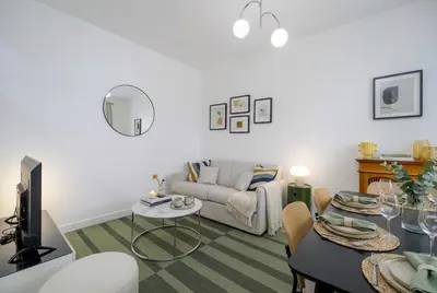Coin salon dans l'établissement Guersant - Maison cosy 6PAX proche Etoile
