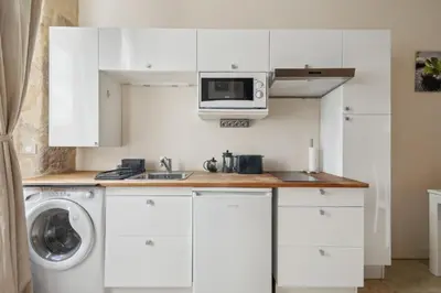 Cuisine ou kitchenette dans l'établissement BnBNova - Ile St Louis