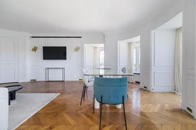 Télévision ou salle de divertissement dans l'établissement Luxury apartments - Avenue Montaigne