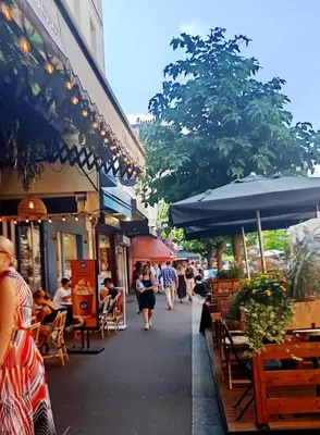 Clients de l'établissement Cocon convivial a montmartre