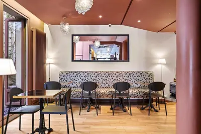Coin salon dans l'établissement Hôtel de Sèvres